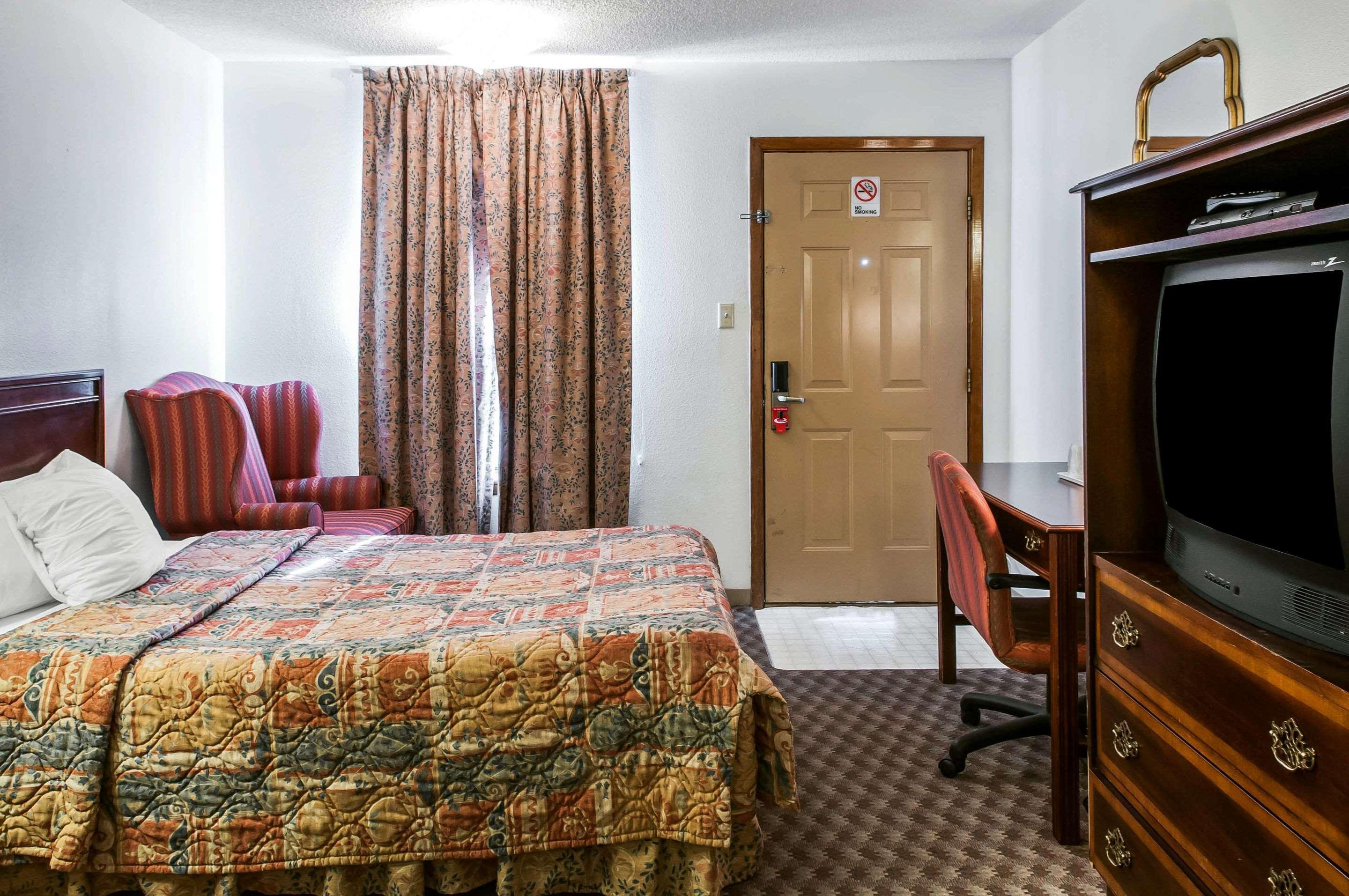 Econo Lodge Eagle Nest