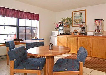 Econo Lodge Eagle Nest